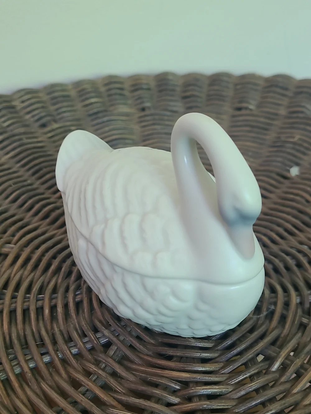 Vintage Crowning Touch White Ceramic Swan Decorative Trinket Box